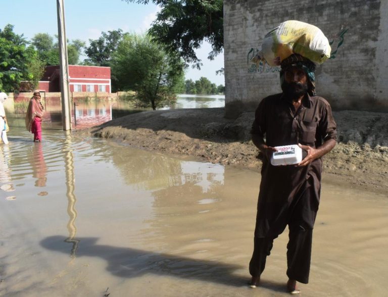 Pakistan flood relief 13